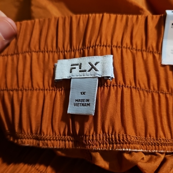 NWT Women's 1X FLX 1/4 Zip Crop Windbreaker & Shorts Cinnamon Active Outfit - Picture 10 of 12